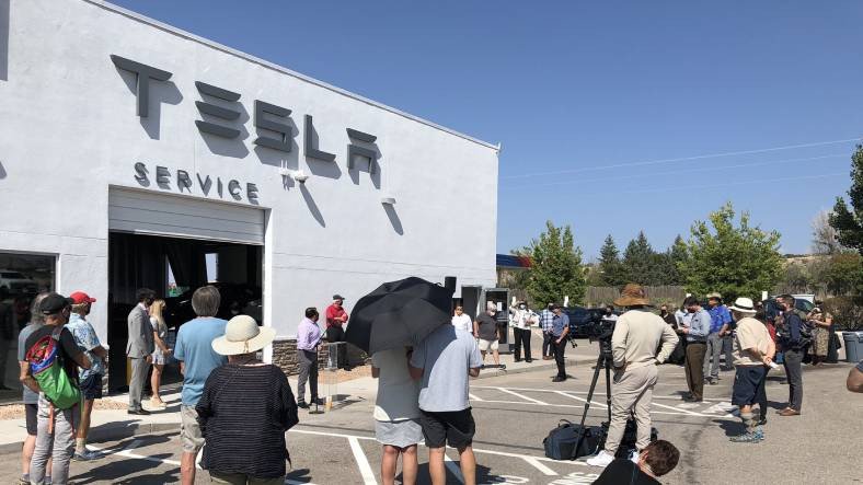 Tesla Kabile Topraklarında Tesis Kurdu